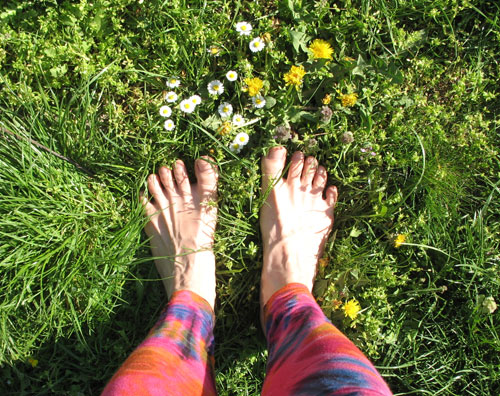Barfuß - Yoga im Obstgarten