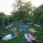 Yoga Enstpannung im Obstgarten