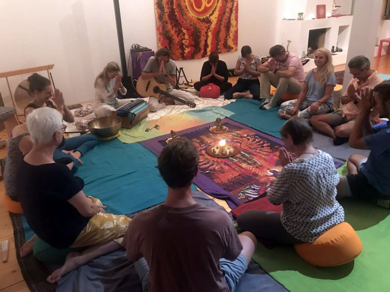 Mantrasingen im Shriyantra